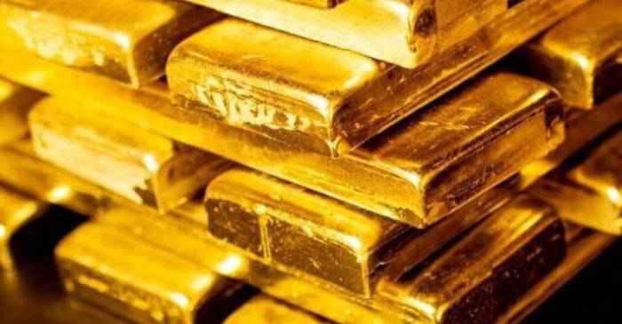 Gold Price Hits Record $2,700 for First Time